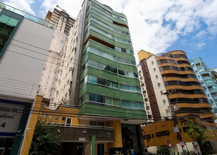 Apto Amplo a 100 mts da Praia na Rua 3700 P1397